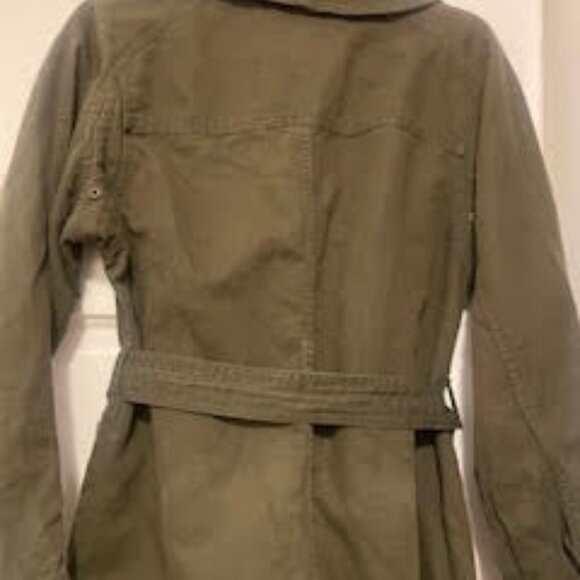 clothes - Picture 9 of 16